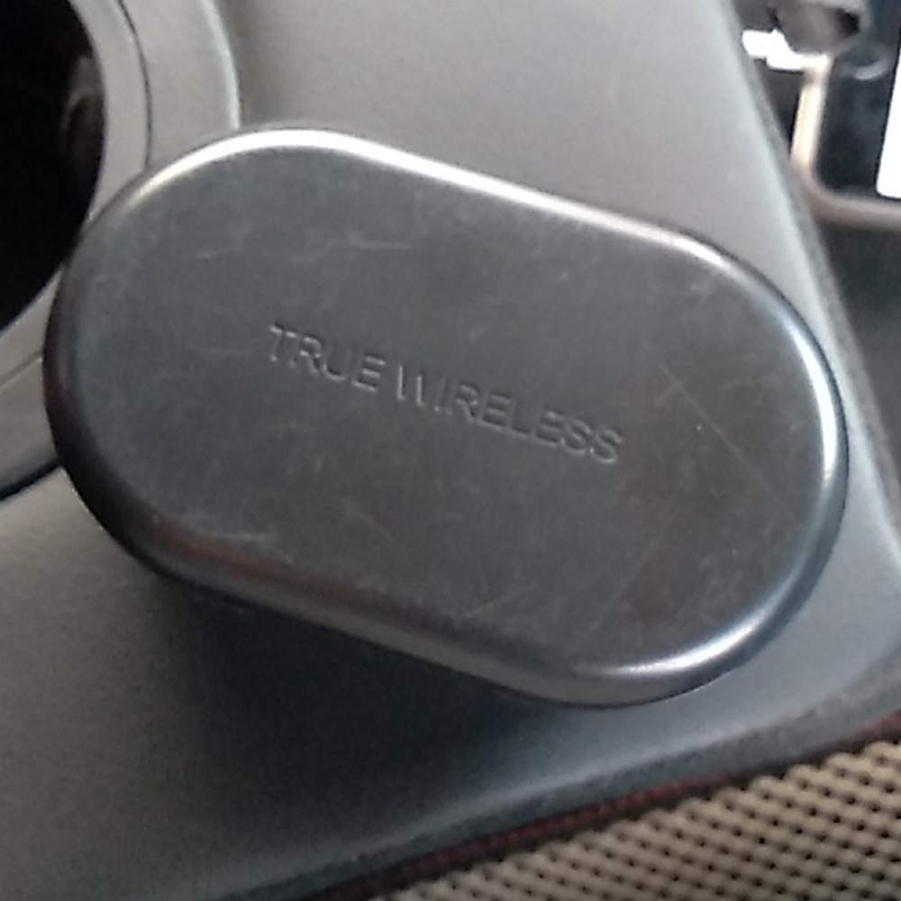 True wireless earbuds
